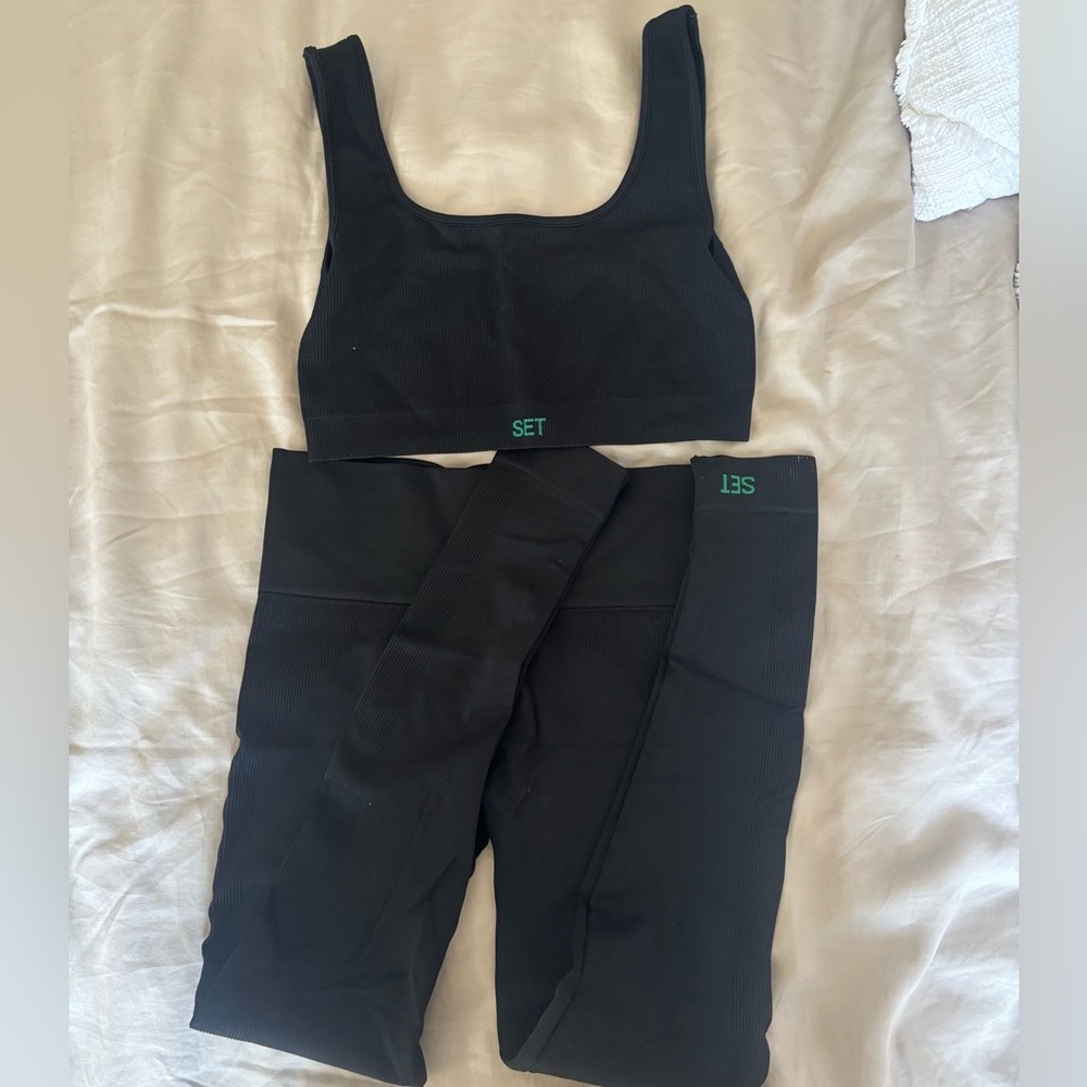 Set Active SculptFlex Bra and Leggings Set